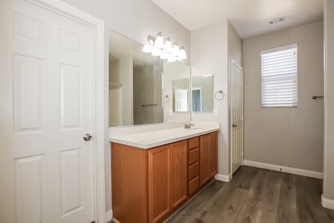 Building Photo - 5836 Sierra Cliff St