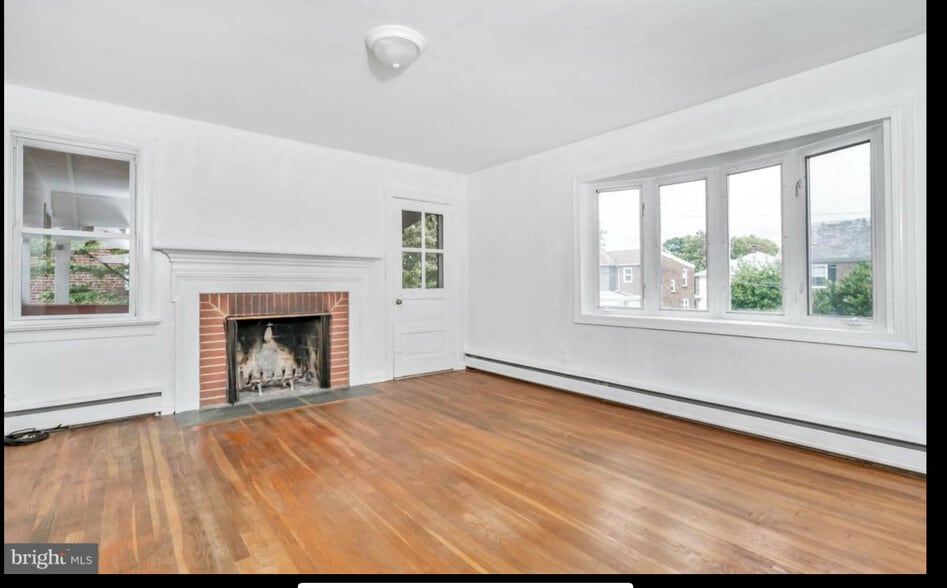 Building Photo - 1803 Elm St