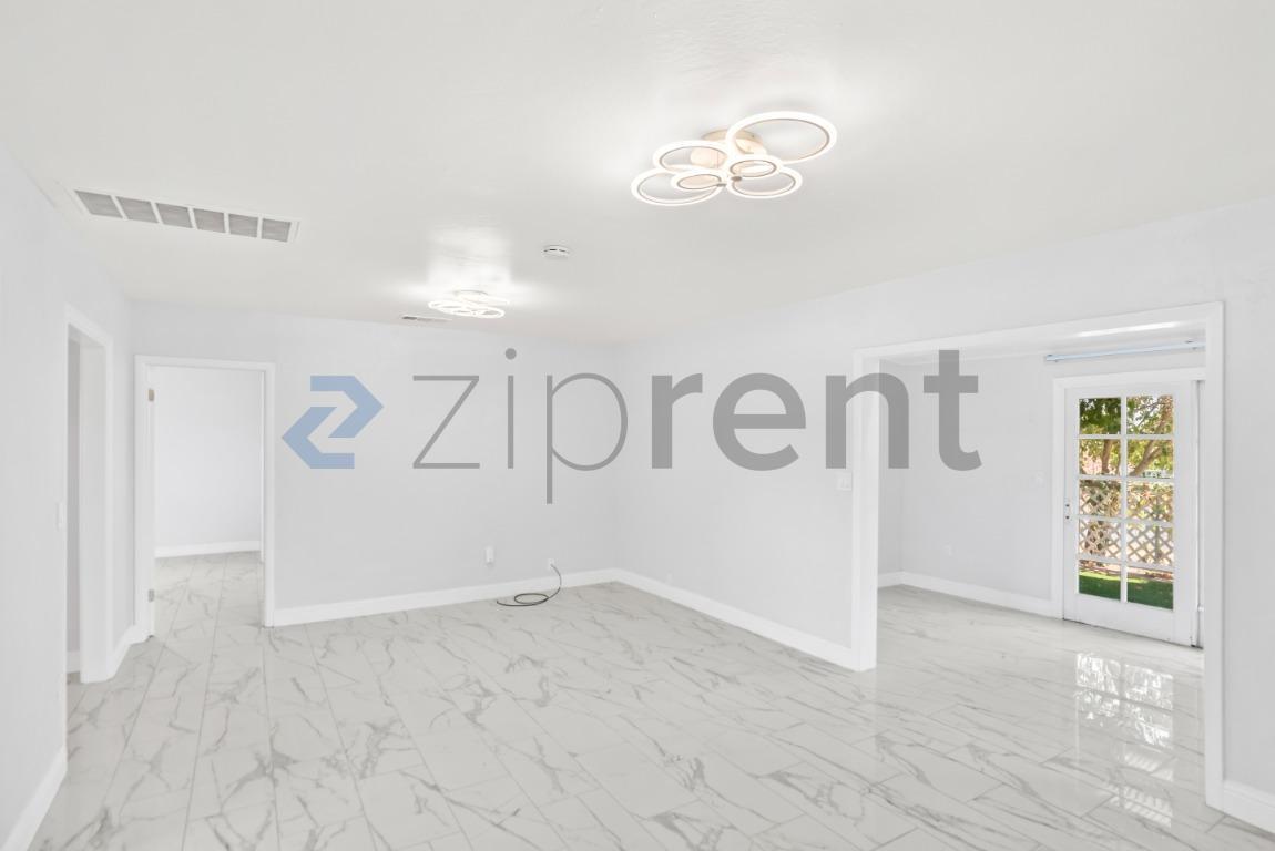 Building Photo - Unit