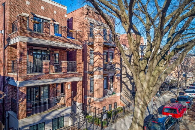 Building Photo - 2328 N Greenview Ave
