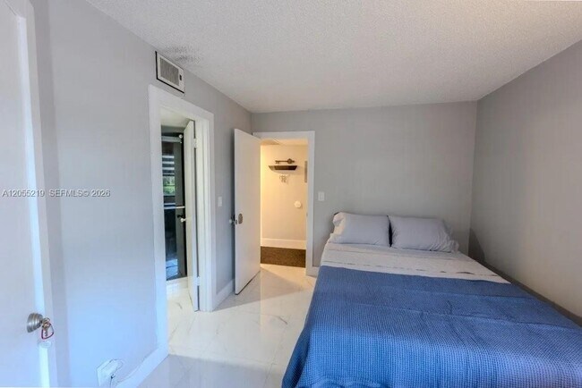 Building Photo - 10451 W Broward Blvd