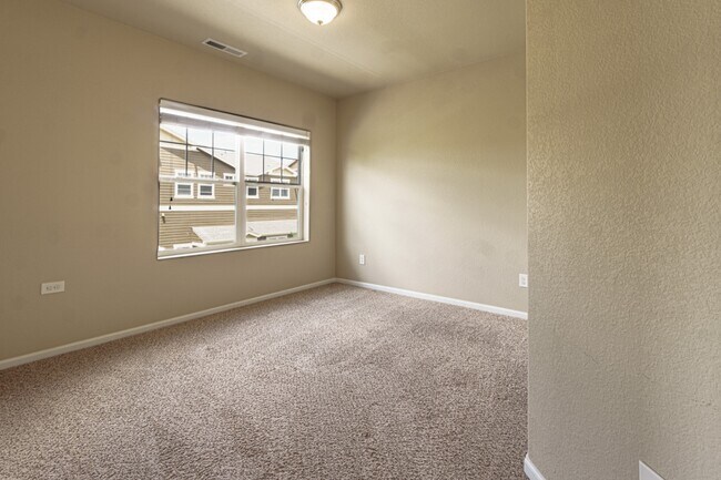 Building Photo - 5604 Saint Patrick View