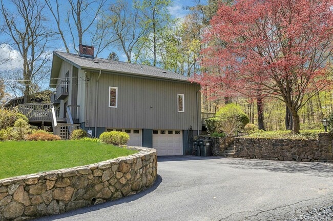 Building Photo - 68 Lake Shore Dr