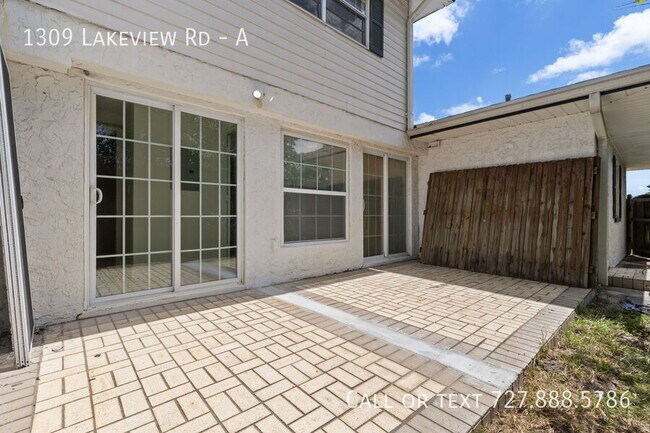 Building Photo - 1309 Lakeview Rd