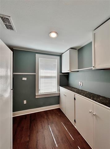 Building Photo - 713 Spring St