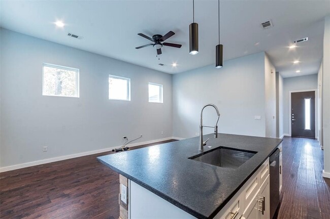 Building Photo - 6405 Chesterfield Ave