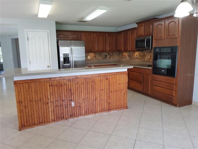 Building Photo - 3055 Anquilla Ave