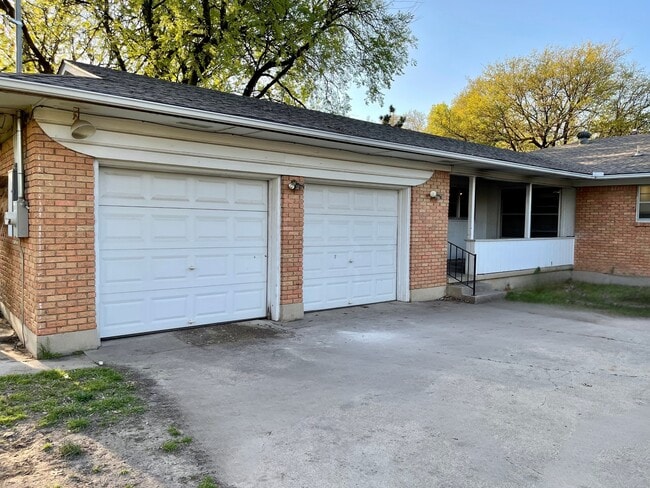 Building Photo - 1217 Linden Dr
