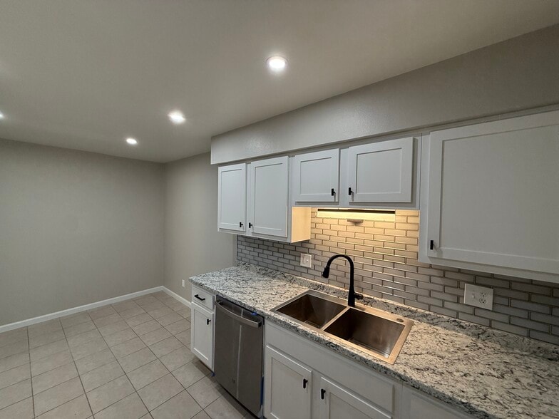 New Renovated Kitchen - 5918 Newcombe Ct