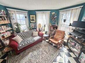 Building Photo - 1 Bedroom in Burlington VT Available 7/1!