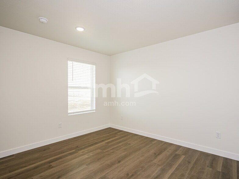 Building Photo - 1432 W Mahogany St