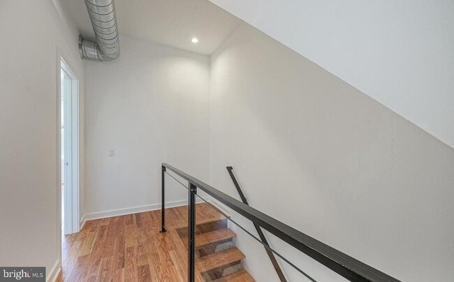 Building Photo - 1247 E Columbia Ave