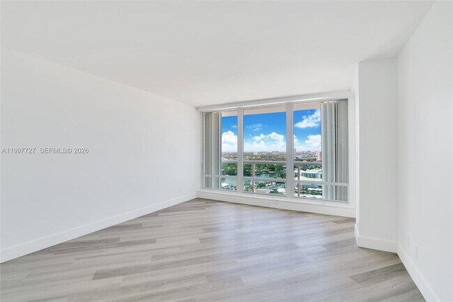 Building Photo - 2100 S Ocean Ln