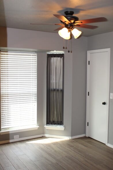 Building Photo - 505 SW 149th Pl