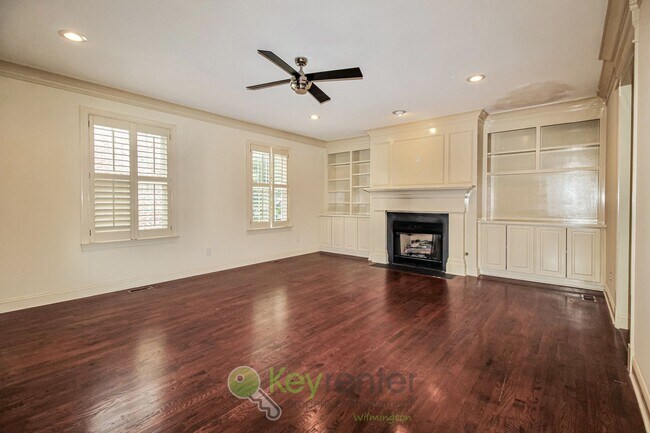 Building Photo - $750 Off 1st Month's Rent -3 Bdrm/ 3.5 Bath, Home with Garage in Downtown Wilmington