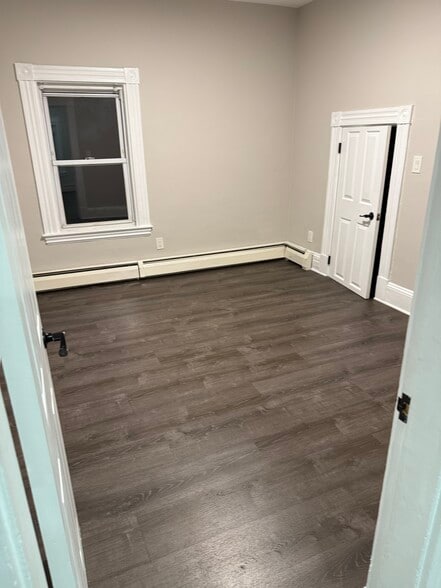 Building Photo - 26 Nilsson St