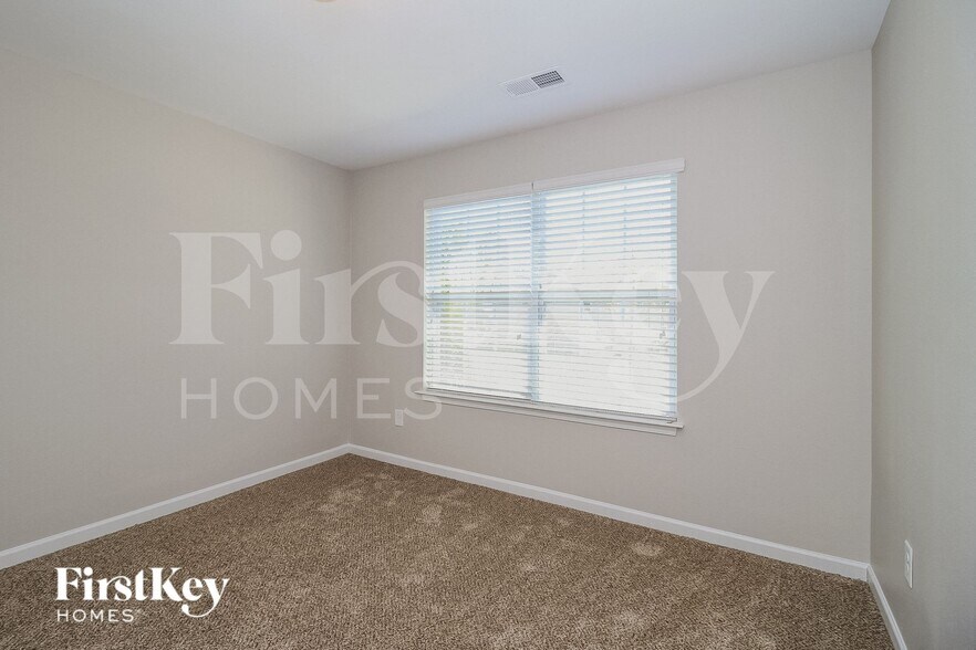 Building Photo - 6413 Bentbrush St