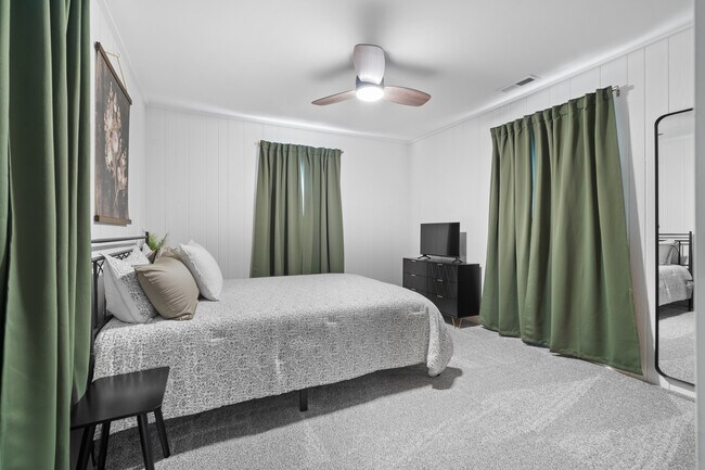 Building Photo - 1105 Julienne Dr