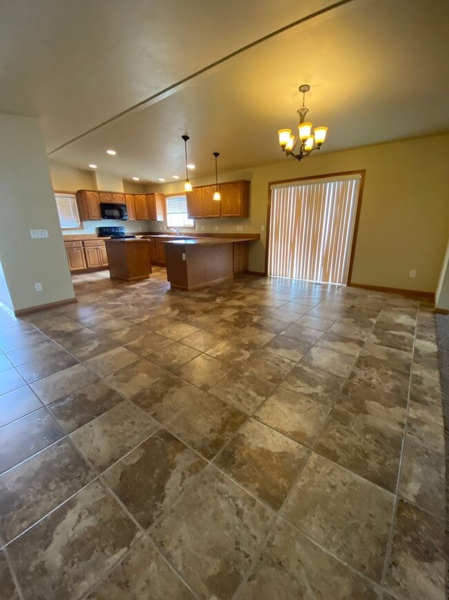Building Photo - 3 Bed/2 Bath Home with Columbia River & Mt...