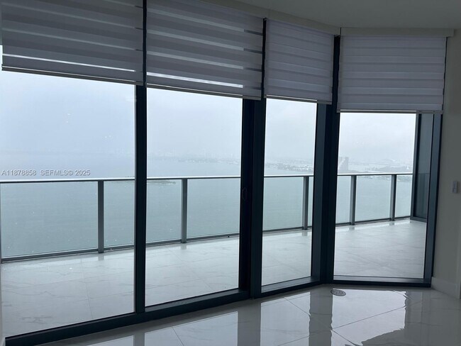 Building Photo - 700 NE 24th St