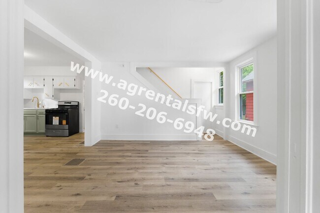 Building Photo - 3 Bedroom House