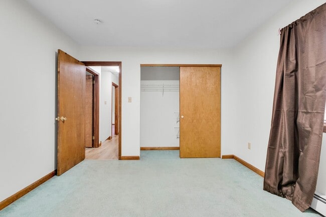 Building Photo - Family-Friendly 4-Bed Home with Pet-Friendly Yard and Pool in a Quiet Neighborhood