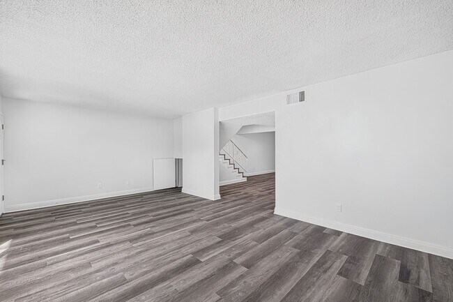 Interior Photo - 1600-1610 Mabury Street