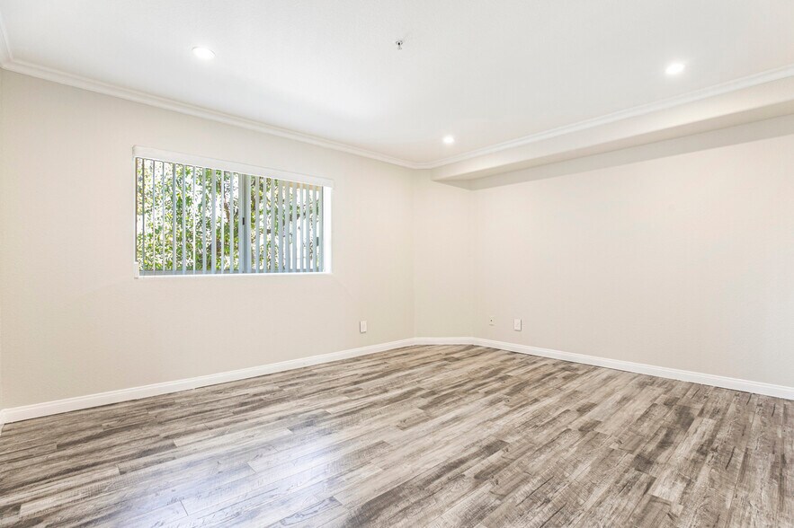 Building Photo - 15114 Sherman Way
