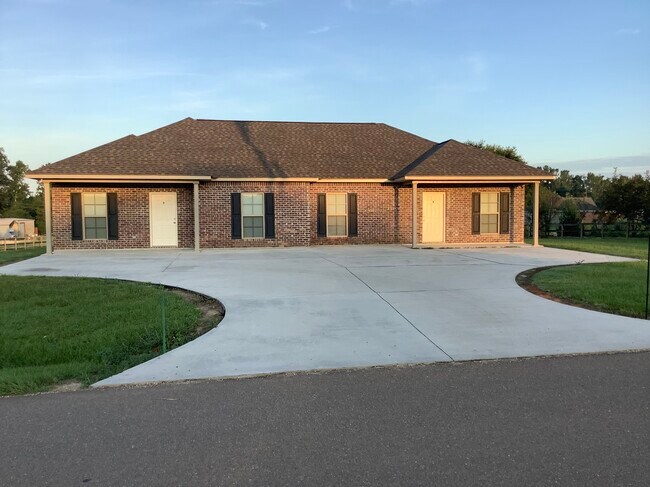 Front Parking - 51487 Averett Rd