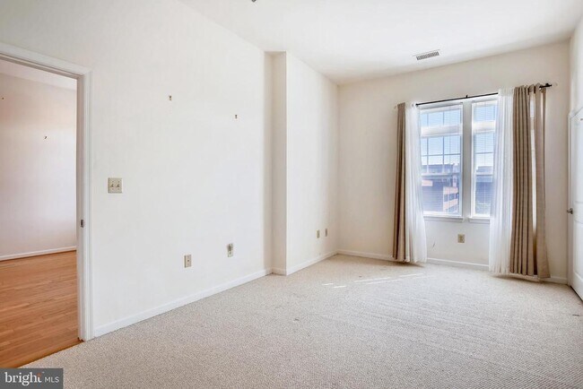 Building Photo - 309 Holland Ln