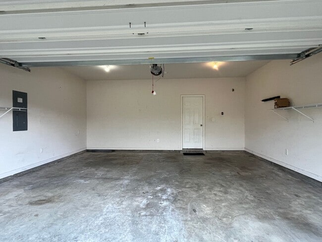 Building Photo - New Park - 5BR/3BA w/ 2900+sq ft