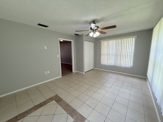 Building Photo - "Charming 3-Bed Oasis with 2 Full Baths in New Port Richey – Your Perfect Retreat Awaits!"
