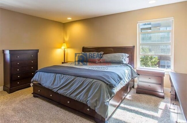 Building Photo - 7317 W Center Ave