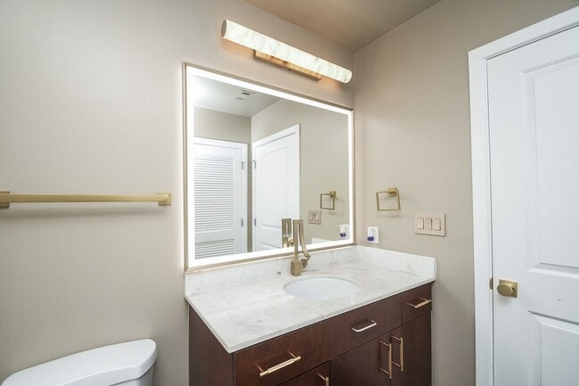 Building Photo - 5925 Almeda Rd