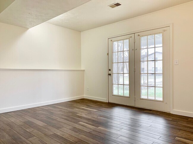 Building Photo - Four Bedroom Home in Kentwood