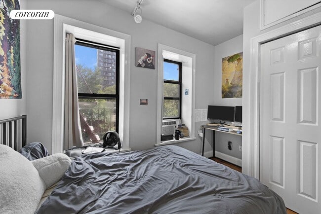 Building Photo - 163 Chrystie St