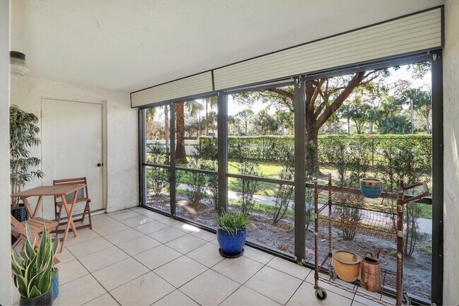 Building Photo - 6392 Chasewood Dr