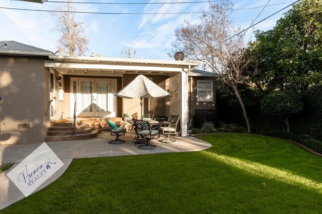 Building Photo - 1121 N Cambridge Ave