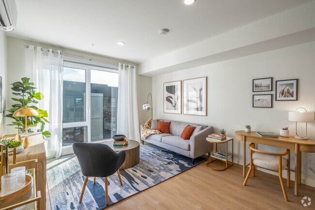 1BR, 1BA - 738SF - Living Room - The Charles