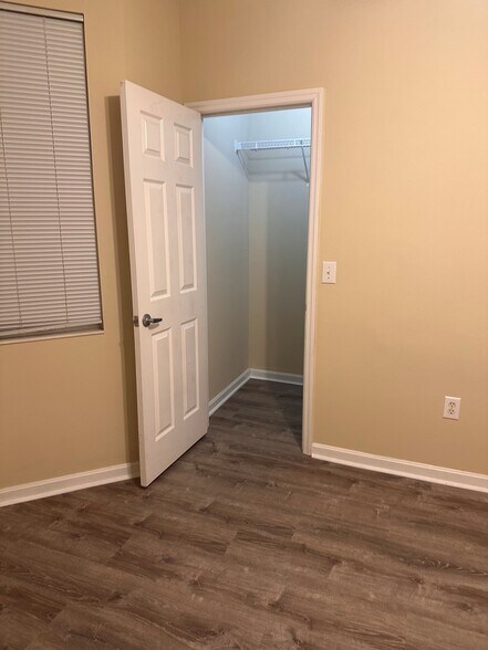 Building Photo - 7545 Mansion Cir