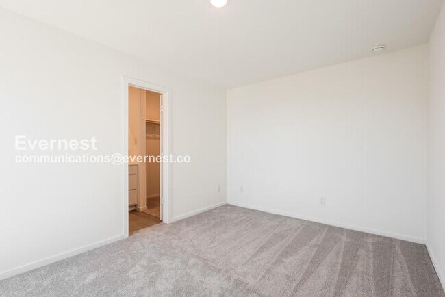 Building Photo - Promo: $500 off of 1st months rent. 3 Bed/2.5 Bath Home with Garage / Pet-Friendly / Brand New! /...