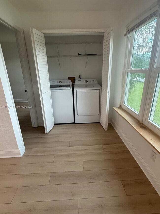 Building Photo - 12510 Vista Isles Dr