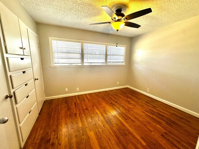 Building Photo - WELL MAINTAINED