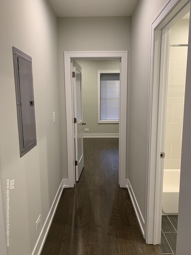 Building Photo - 849 W Lill Ave