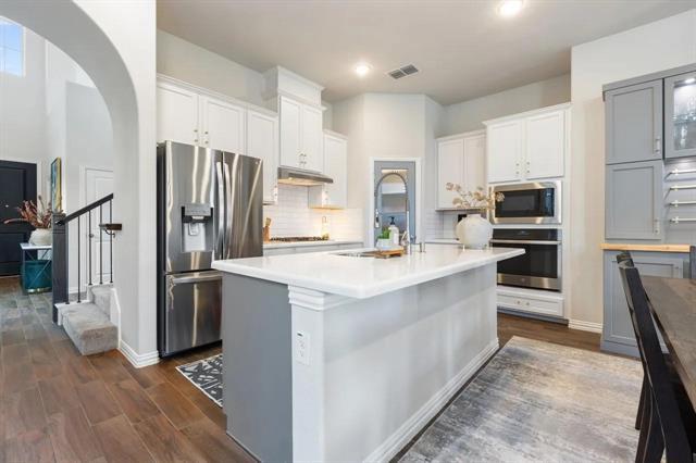 Building Photo - 816 Brenham Ave