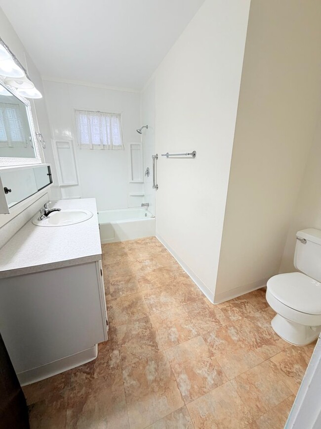 Building Photo - Side by side Duplex