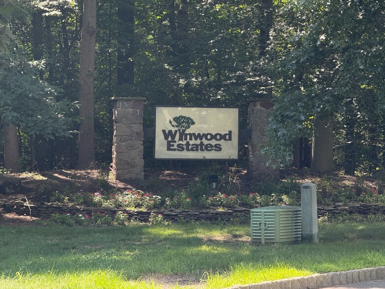 Building Photo - 9 Arrowwood Ln