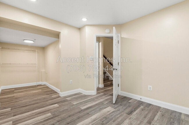 Building Photo - 10299 Wimbledon Pl