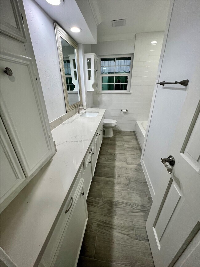 Building Photo - 1710 Longhorn Dr