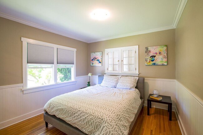 Building Photo - Charming Craftsman Just Steps from Manito Park!